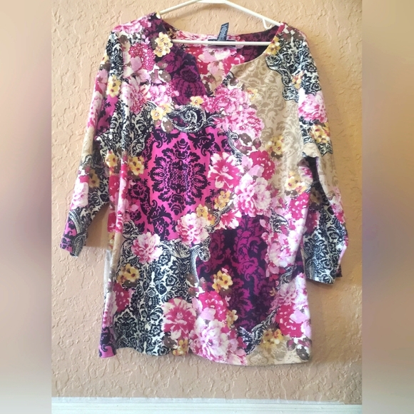 Karen Scott Woman long sleeve size 0X graphic long sleeved top with rhinestone - Picture 1 of 2